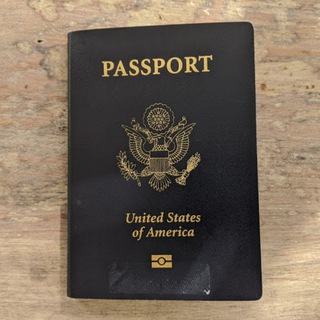 全球护照身份证 手持 自拍